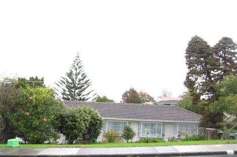 Photo of property in 11 Beach Road, Mellons Bay, Auckland, 2014