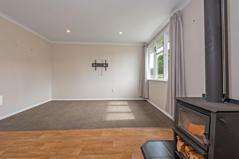 Photo of property in 1 Ingham Street, Halcombe, Feilding, 4779