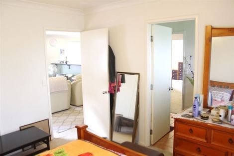 Photo of property in 100a Lincoln Park Avenue, Massey, Auckland, 0614