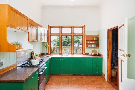 Photo of property in 110 Featherston Street, Takaro, Palmerston North, 4412