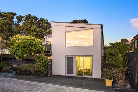 Photo of property in 7a Sunset Parade, Plimmerton, Porirua, 5026