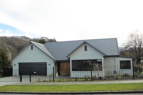 Photo of property in 6 Fraser Street, Clyde, 9330