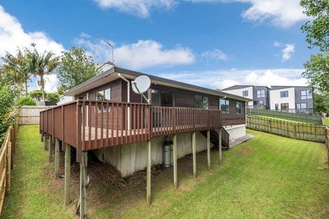 Photo of property in 2/18 Altair Place, Windsor Park, Auckland, 0632