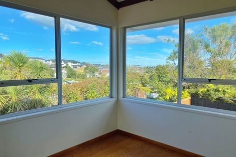 Photo of property in 67 Ravenwood Drive, Forrest Hill, Auckland, 0620