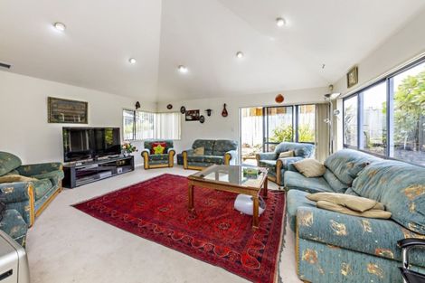 Photo of property in 2/6 Chieftain Rise, Goodwood Heights, Auckland, 2105