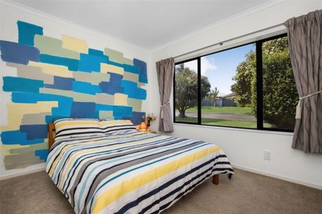 Photo of property in 11 Adair Place, Weymouth, Auckland, 2103