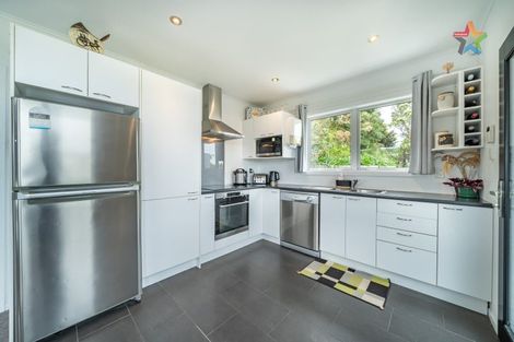 Photo of property in 27a Cypress Drive, Maungaraki, Lower Hutt, 5010