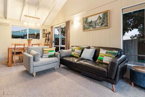 Photo of property in 8/89a Royal Road, Massey, Auckland, 0614