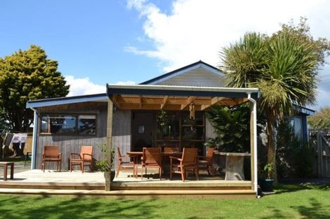 Photo of property in 19 Donnelly Street, Oakura, 4314