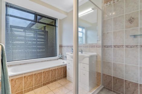 Photo of property in 3 Annamoe Place, East Tamaki, Auckland, 2013