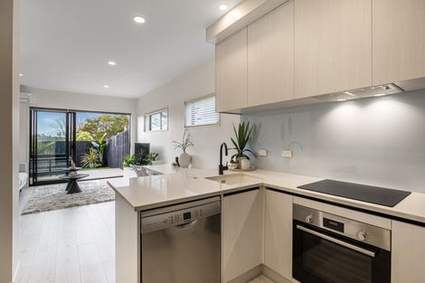 Photo of property in 4 Mana Place, Te Atatu Peninsula, Auckland, 0610