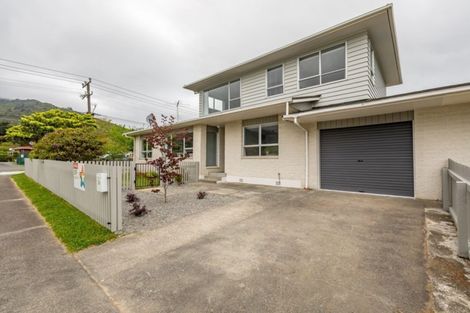 Photo of property in 2a Sylvan Avenue, Waikanae, 5036