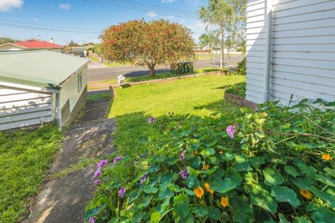 Photo of property in 100 Gonville Avenue, Gonville, Whanganui, 4501