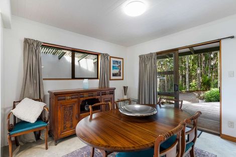 Photo of property in 25 Napuka Road, Henderson Valley, Auckland, 0612