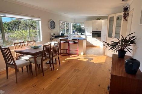 Photo of property in 9 Bradbury Road, Botany Downs, Auckland, 2010