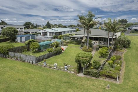 Photo of property in 28 Roretana Drive, Athenree, Katikati, 3177