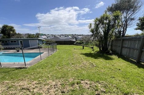 Photo of property in 20 Tawhana Crescent, Red Beach, 0932