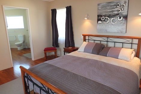 Photo of property in 30 Pratt Avenue, Foxton Beach, Foxton, 4815