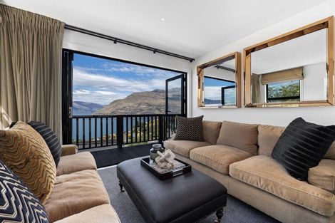 Photo of property in 13 Caples Place, Fernhill, Queenstown, 9300