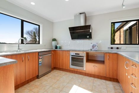 Photo of property in 19 Black Teal Close, Unsworth Heights, Auckland, 0632