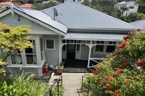 Photo of property in 135 Kelburn Parade, Kelburn, Wellington, 6012