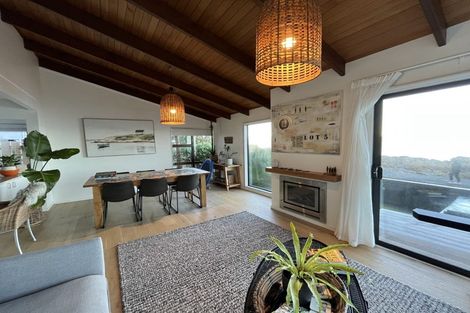 Photo of property in 16 Moana Road, Plimmerton, Porirua, 5026