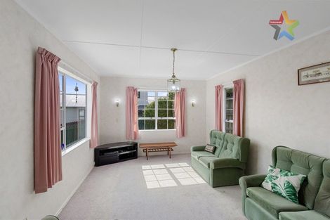 Photo of property in 15 Mossburn Grove, Kelson, Lower Hutt, 5010