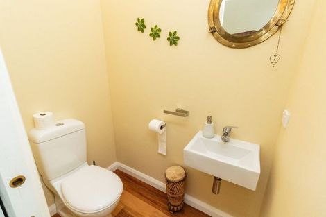 Photo of property in 16 Fortunatus Street, Brooklyn, Wellington, 6021