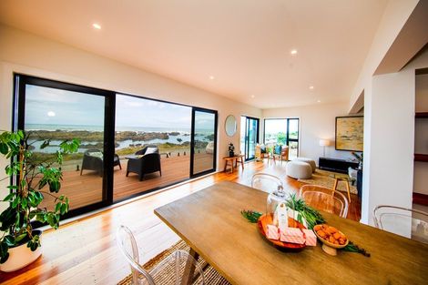 Photo of property in 354 The Esplanade, Island Bay, Wellington, 6023