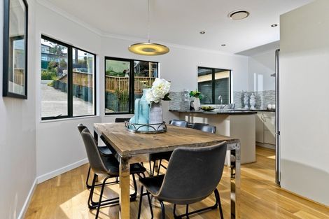 Photo of property in 2/131 Browns Bay Road, Browns Bay, Auckland, 0630