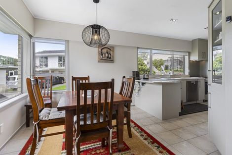 Photo of property in 12 Tanglewood Place, Cockle Bay, Auckland, 2014