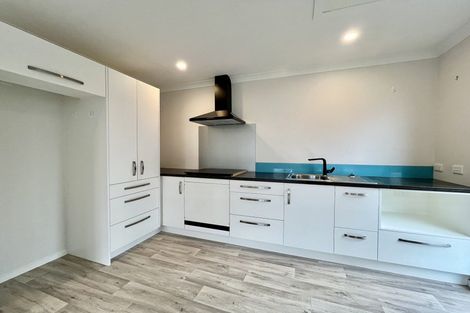 Photo of property in 5 Ngatoa Place, Glenfield, Auckland, 0629