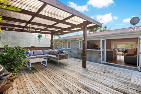 Photo of property in 28 Alexander Avenue, Torbay, Auckland, 0630