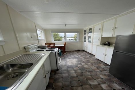 Photo of property in 4 George Street, Clinton, 9534