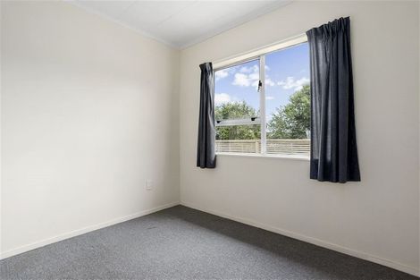 Photo of property in 2/25 Tawa Road, Te Atatu Peninsula, Auckland, 0610