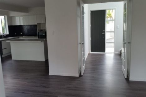 Photo of property in 2/32 Norwood Road, Bayswater, Auckland, 0622