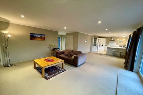 Photo of property in 10 Gibbston Close, Huntington, Hamilton, 3210