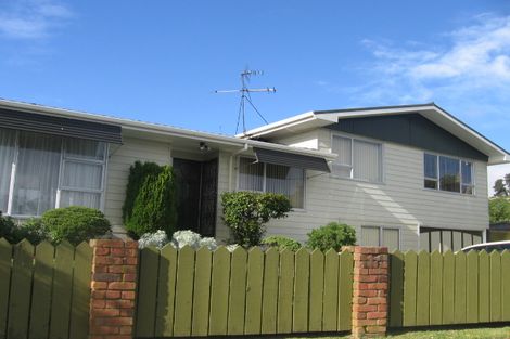 Photo of property in 8 Lancewood Grove, Ranui, Porirua, 5024