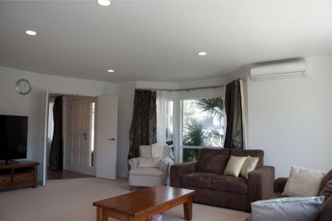 Photo of property in 16 Mirabell Place, Golflands, Auckland, 2013