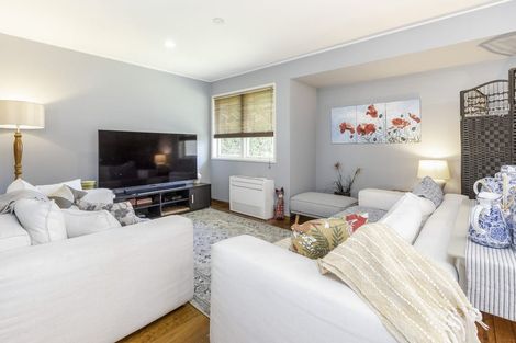 Photo of property in 8 Miro Place, Waiuku, 2123