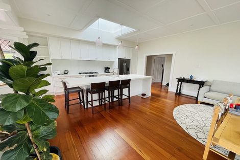 Photo of property in 14 Hanlon Crescent, Narrow Neck, Auckland, 0624