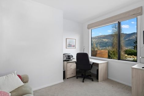 Photo of property in 5 Valley Crescent, Wanaka, 9305