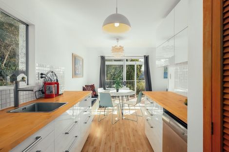 Photo of property in 16 Osmond Lane, Mount Pleasant, Christchurch, 8081