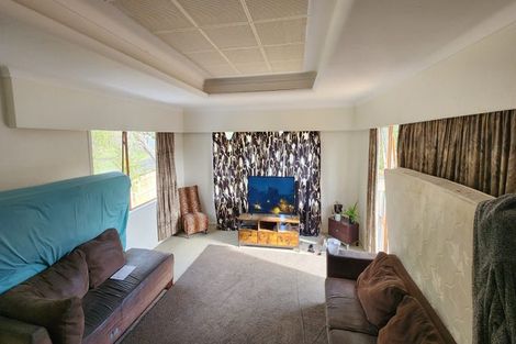 Photo of property in 15 Ellice Road, Totara Vale, Auckland, 0629