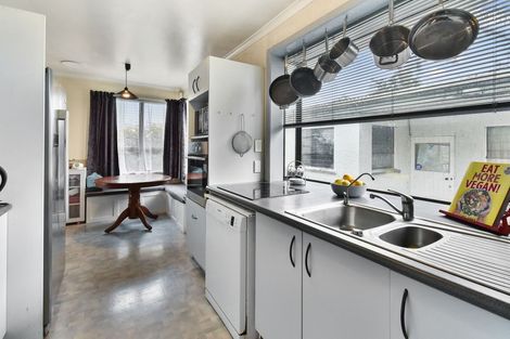 Photo of property in 38 Bowater Place, Manurewa, Auckland, 2102