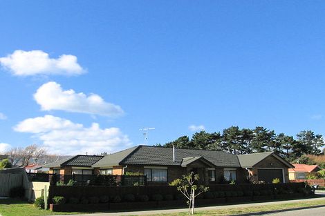 Photo of property in 2 Ashleigh Way, Waikanae Beach, Waikanae, 5036