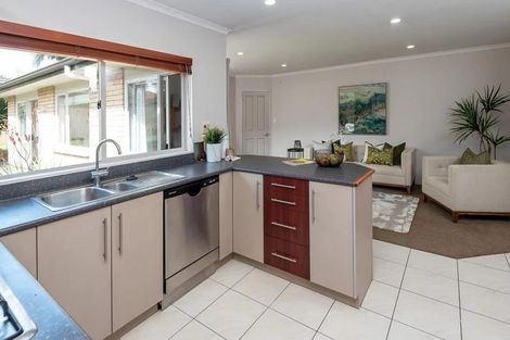 Photo of property in 18 Lissleton Drive, East Tamaki, Auckland, 2013