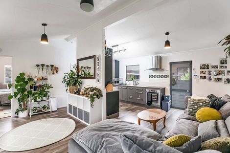 Photo of property in 3/35 Springs Road, Parakai, 0830