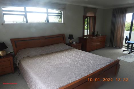 Photo of property in 6 David Beattie Place, Chatswood, Auckland, 0626