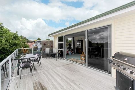 Photo of property in 313 Mangorei Road, Merrilands, New Plymouth, 4312